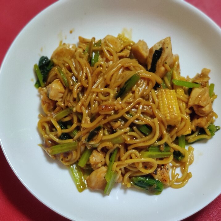 チキンと小松菜とヤングコーンの焼きそば